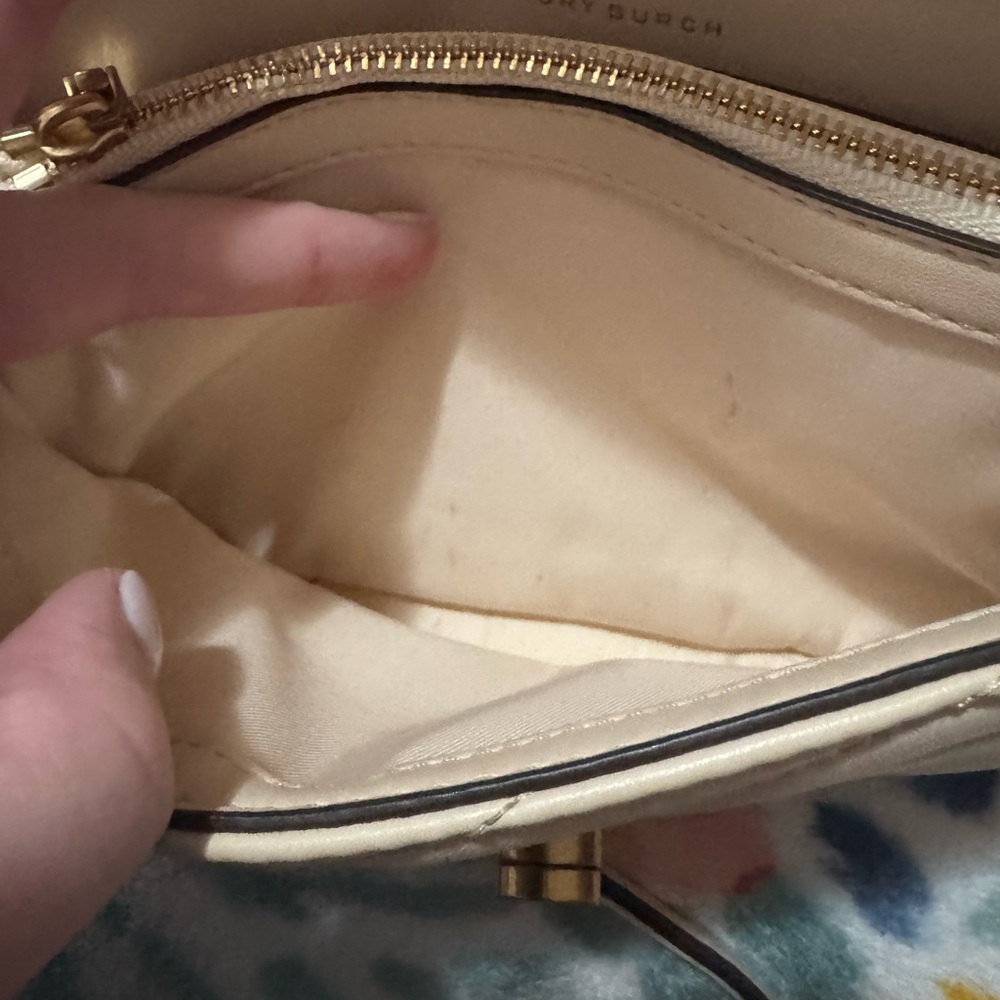 Tory Burch Beige Quilted Crossbody Bag - Picture 5 of 5